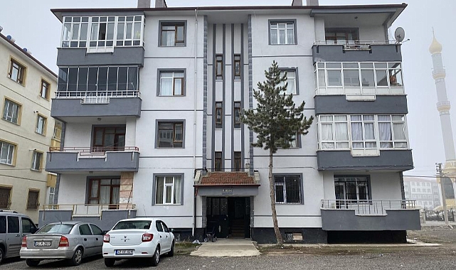 Baca temizlemek için çıktığı çatıdan düşerek can verdi