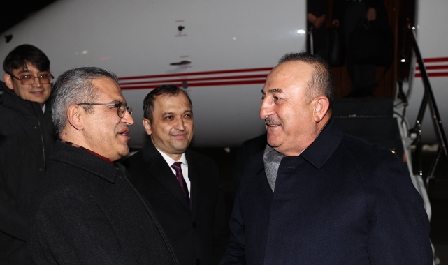 Bakan Çavuşoğlu Pakistanlı mevkidaşı Zerdari ile görüştü
