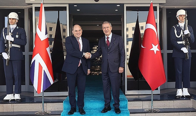 Bakanı Akar, İngiliz mevkidaşı ile görüştü