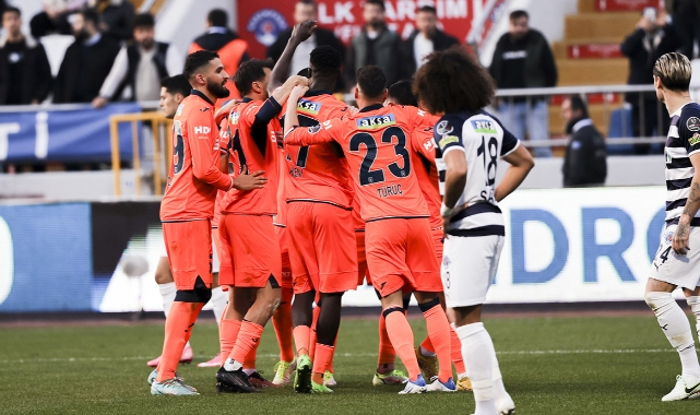 Başakşehir 3 puanı uzatmalarda kaptı