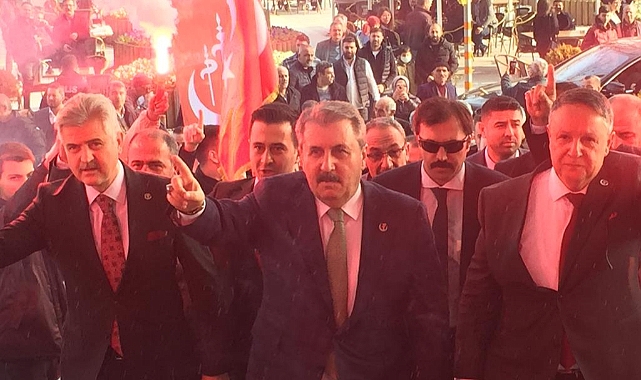 Genel Başkan Destici'ye Bursa'da meşaleli karşılama