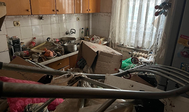 Bir evden 40 ton çöp çıktı