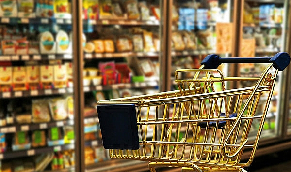 Bir market daha fiyat sabitledi