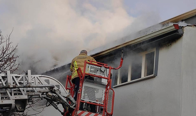 Bursa'da 3 katlı binada korkutan yangın