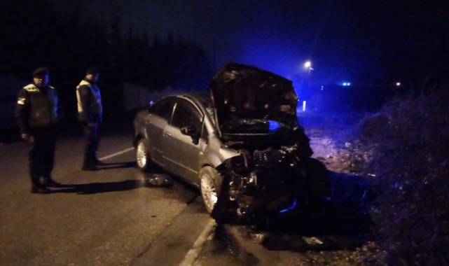 Bursa'da ehliyetsiz sürücü evin duvarına çarptı