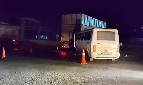 Bursa'da TIR ile servis minibüsü çarpıştı!
