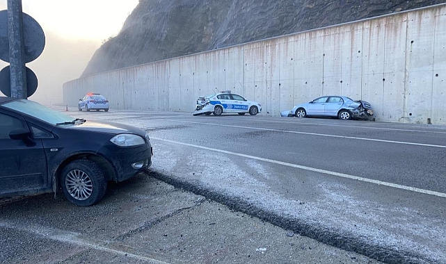 Buzlanma kaza getirdi: 2 polis memuru yaralandı