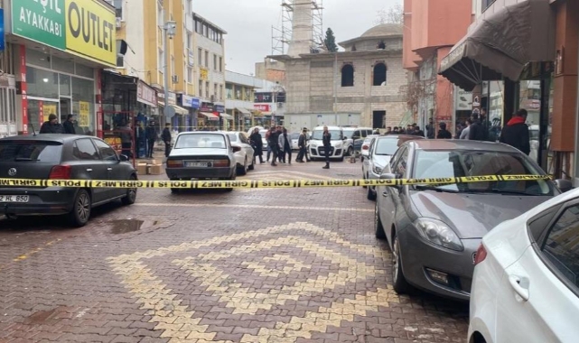 Cadde ortasında kavga ettiği kişilere kurşun yağdırdı