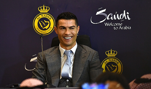 Cristiano Ronaldo imzayı attı