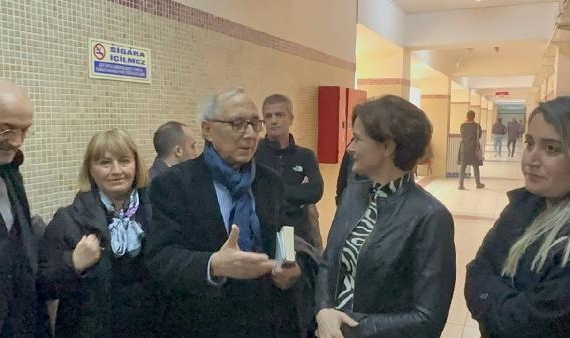 'Cumhurbaşkanına Hakaret'ten yargılanan Behramoğlu'na beraat 