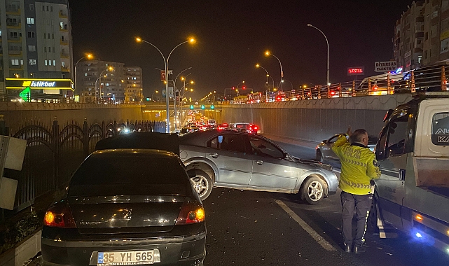 Diyarbakır'da trafiği kilitleyen kaza!