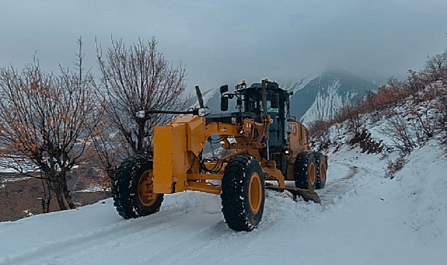 Elazığ'da kapanan köy yolları ulaşıma tekrar açıldı