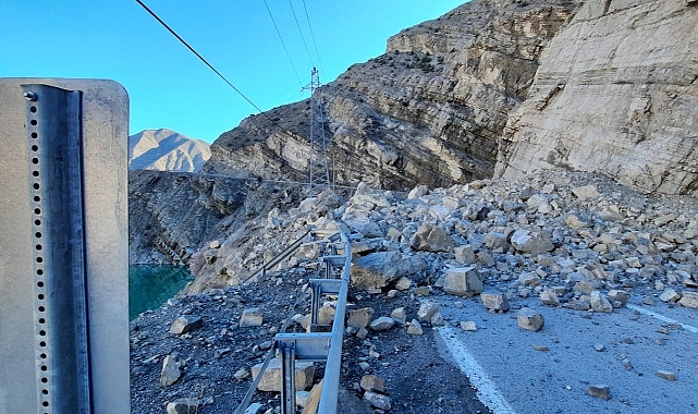 Erzurum'da korkutan heyelan