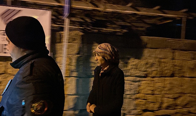 Eşi ve çocuğu içerideyken evi yaktı