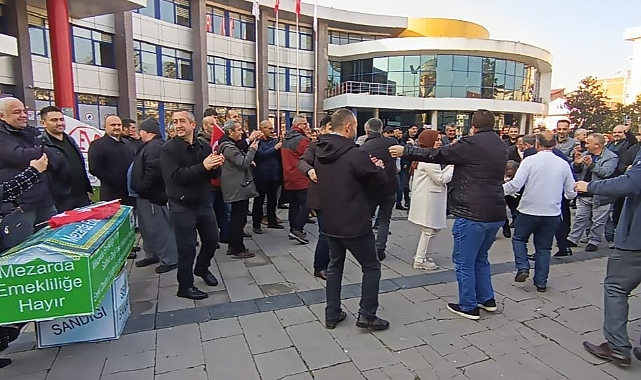 EYT’liler yeni çıkacak kanunu göbek atarak kutladı
