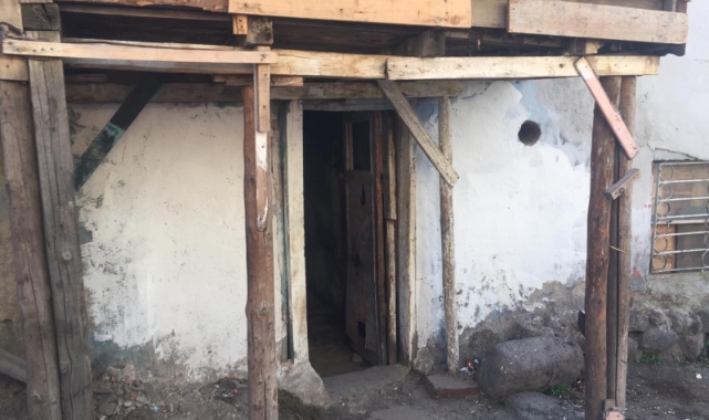 Gecekonduyu restorana çevirip sahte içki servis ettiler