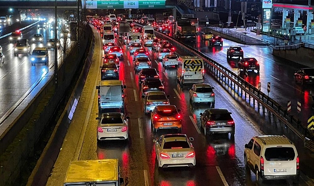 Haftanın son iş gününde trafik yoğunluğu