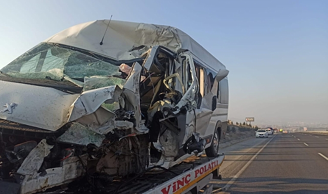 İki servis aracı çarpıştı: Çok sayıda yaralı