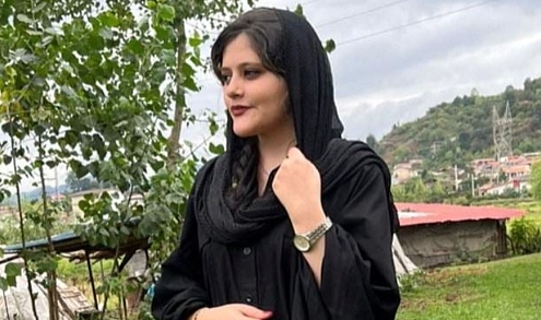 İran'da araç sahiplerine "başörtüsü ihlali mesajı" atılmaya başlandı