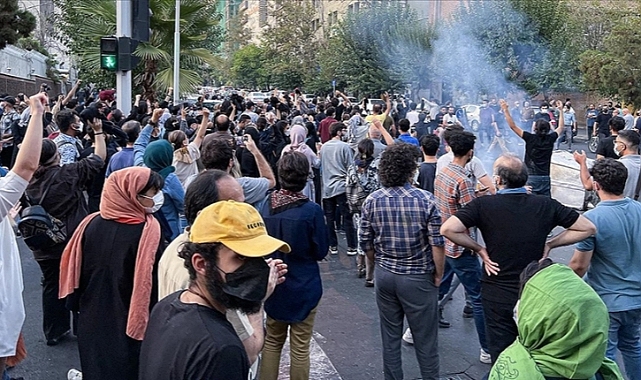 İran'dan 3 idam kararı daha