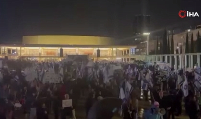 İsrail'de protesto: "Diktatörü devirmenin zamanı geldi"