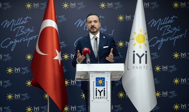 İYİ Parti'den oy kullanacak öğrencilere maddi destek
