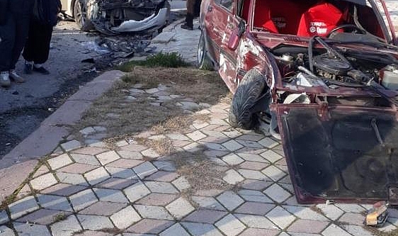 Kafa kafaya çarpıştılar: 2 yaralı