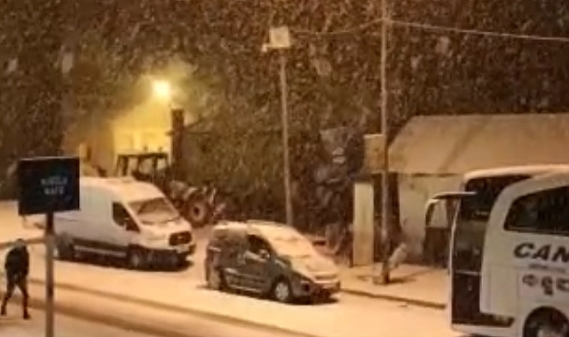 Kar yağışı nedeniyle 15 köy yolu ulaşıma kapandı