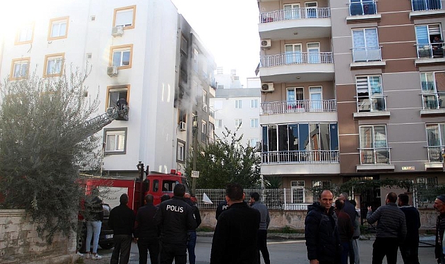 Kedisi yangında telef olan genç kızı ailesi sakinleştirdi