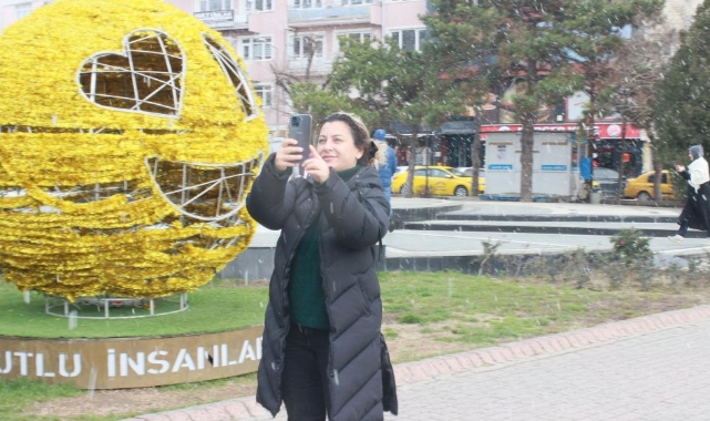 Kısa süreli kar yağışı: Görenler telefona sarıldı