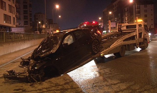 Kontrolden çıkan aracın motoru yola fırladı!