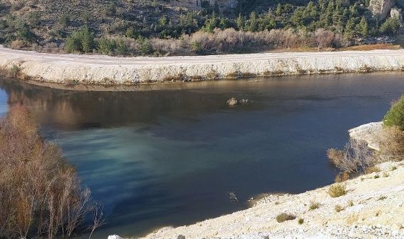 Koruma altında olan nehrin rengi, yine siyaha döndü