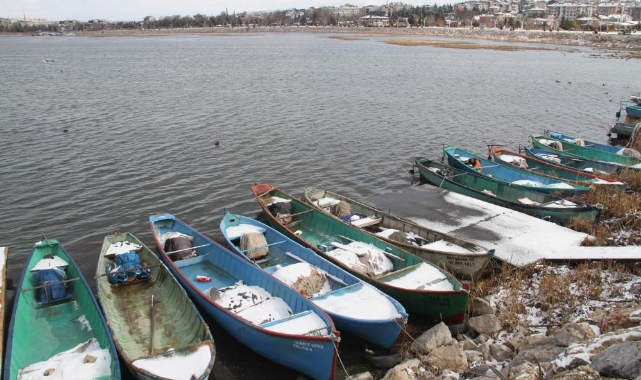 Kuraklık tehlikesiyle karşı karşıya olan göle, kar yağışı umut oldu