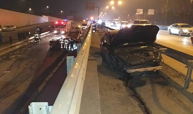 Makas atan otomobilin çarptığı araç yan yola uçtu