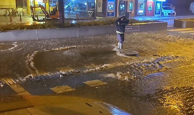Marmaris'te Kapalı Çarşı'yı su bastı