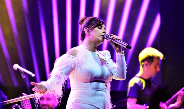 Merve Özbey’den Bursa’da arabesk gecesi
