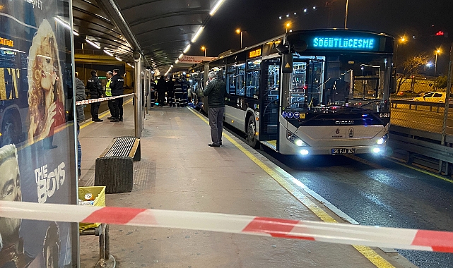 Metrobüsün altında kalan yolcu hayatını kaybetti