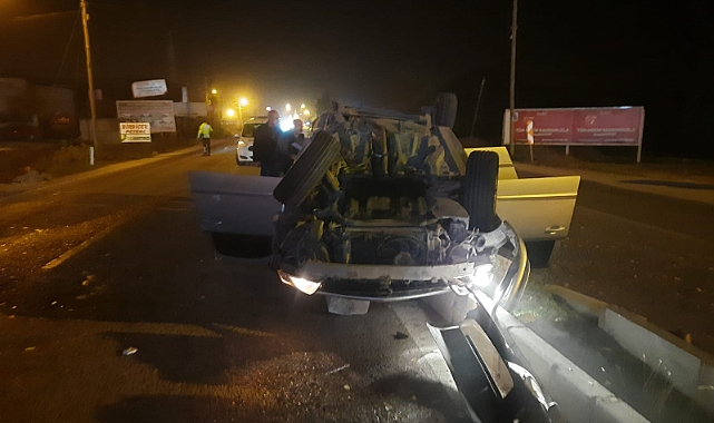 Minibüs ile çarpışan otomobil ters döndü: 13 yaralı