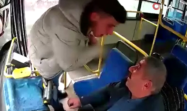 Öfkeli yolcu şoförü defalarca yumrukladı...