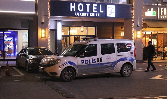 Otel odasında sır ölüm!
