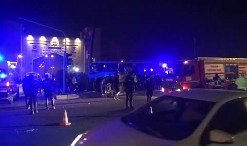 Otobüs ile otomobil çarpıştı! 3’ü ağır 16 yaralı