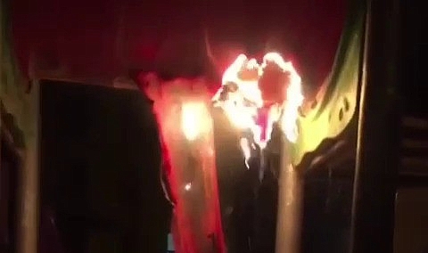 Oyun parkını yaktılar