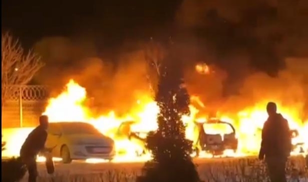 Park halindeki 5 araç alev alev yandı - Asayiş - Nöbetçi Gazete bursa bursa  haberleri bursa bursaspor