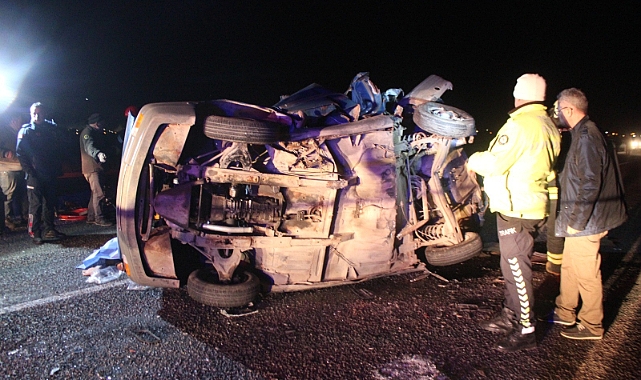 Park halindeki otomobile TIR çarptı! 2 ölü
