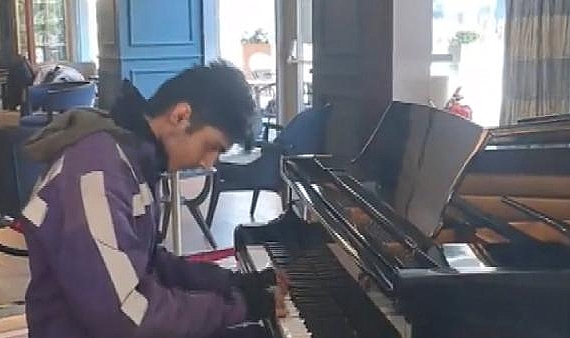 Piyanist kurye: Kendi kendime çalmayı öğrendim