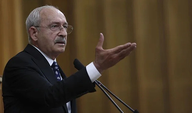 'Siyaset üniforma ile yapılmaz'