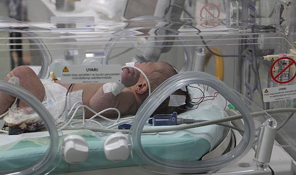 Sokağa terk edilen bebekten sevindiren haber