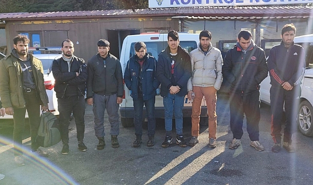 Taksi bagajında kaçak göçmen şoku!