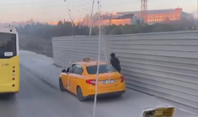 Taksici kaldırımda scooter kullanan kadına çarptı