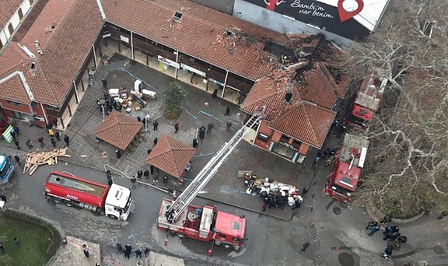 Tarihi çarşıda çıkan yangın havadan görüntülendi